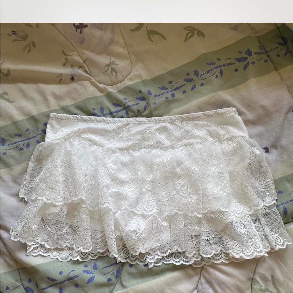 3/$25• Y2K White Tiered Lace Mini Skirt